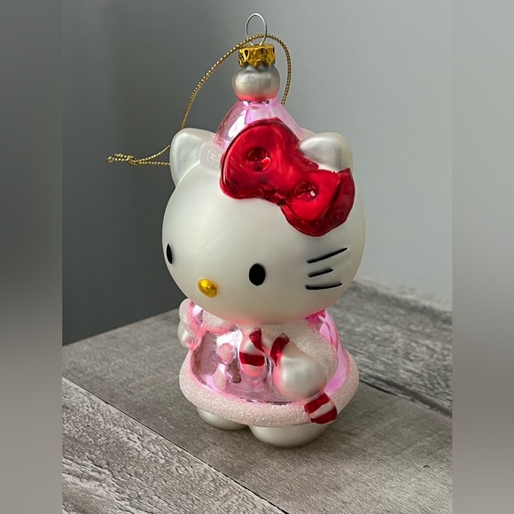 Hello Kitty Ornament - Picture 2 of 11